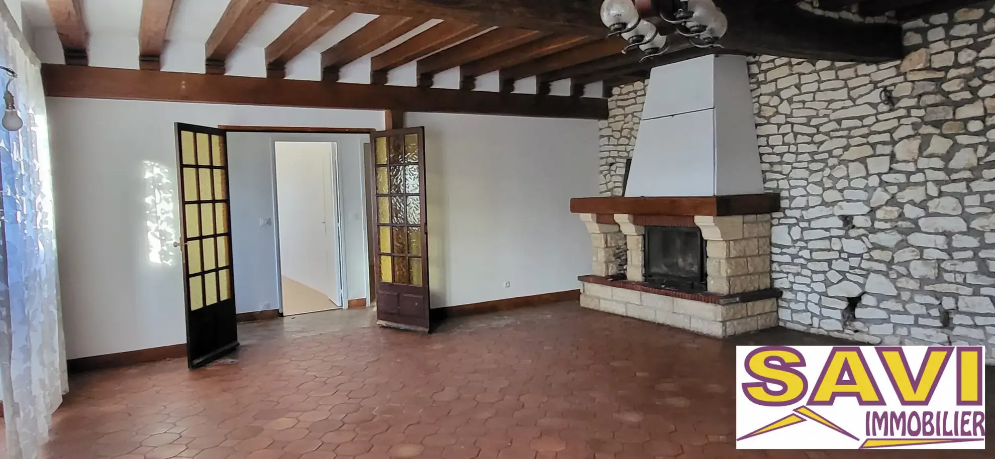 Maison ancienne en pierre rénovée à Fontenay-sur-Loing avec terrain et jardin 
