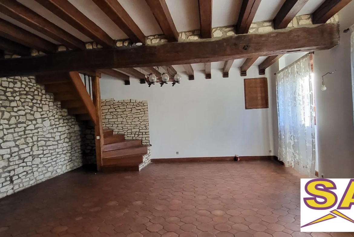 Maison ancienne en pierre rénovée à Fontenay-sur-Loing avec terrain et jardin 