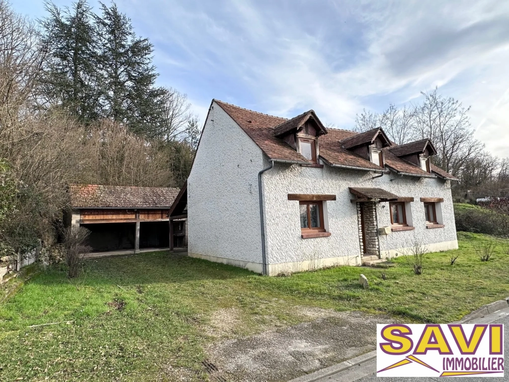 Maison ancienne en pierre rénovée à Fontenay-sur-Loing avec terrain et jardin