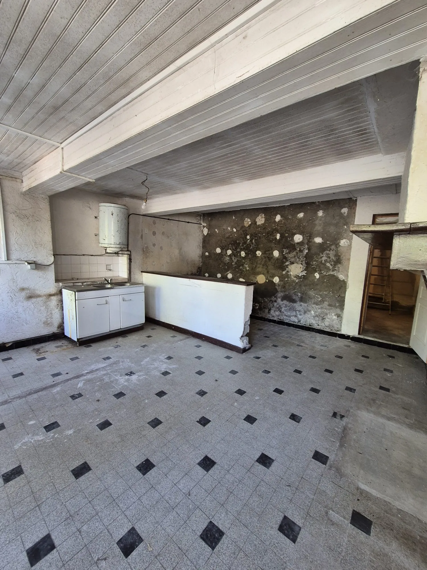 Maison ancienne à rénover de 76 m² à Labroquère – Opportunité d’investissement 