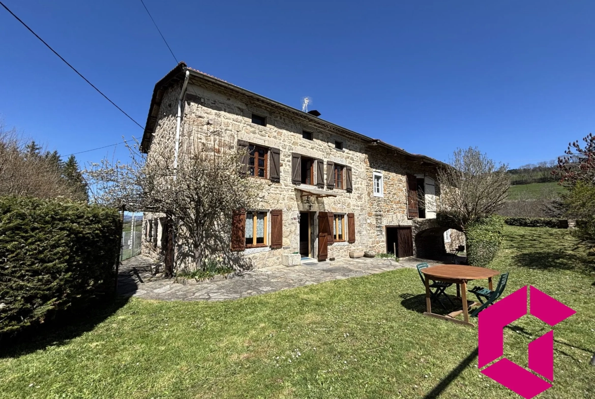 Maison à vendre à Saint-Just - Charme et potentiel à rénover 