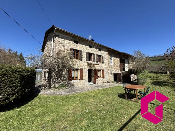 Maison à vendre à Saint-Just - Charme et potentiel à rénover