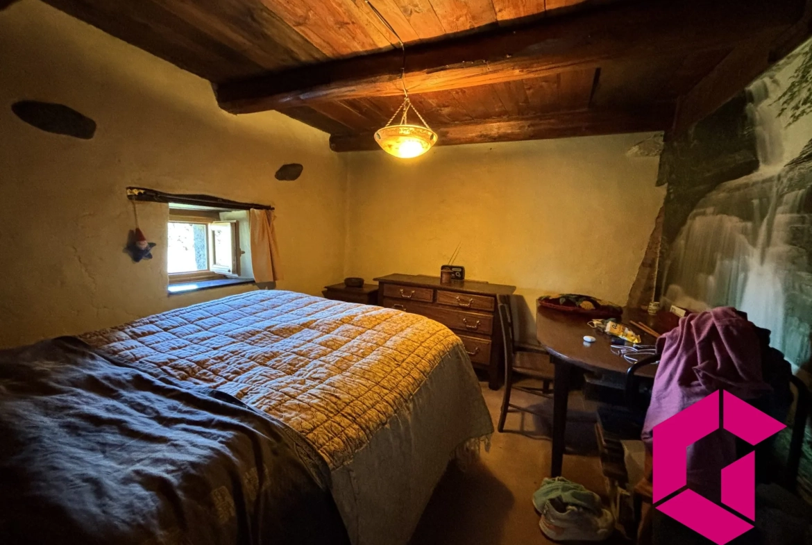Maison à vendre à Saint-Just - Charme et potentiel à rénover 