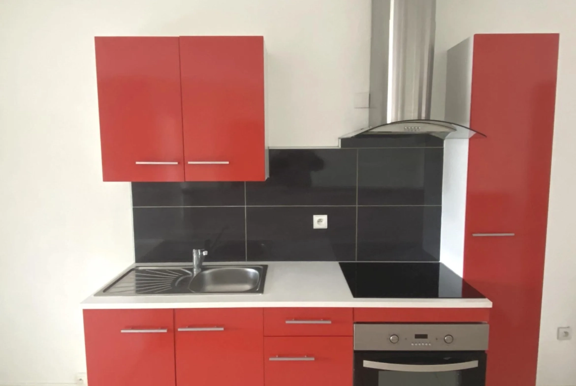 Appartement 3 pièces rénové à Bourges, proche centre-ville et commodités 
