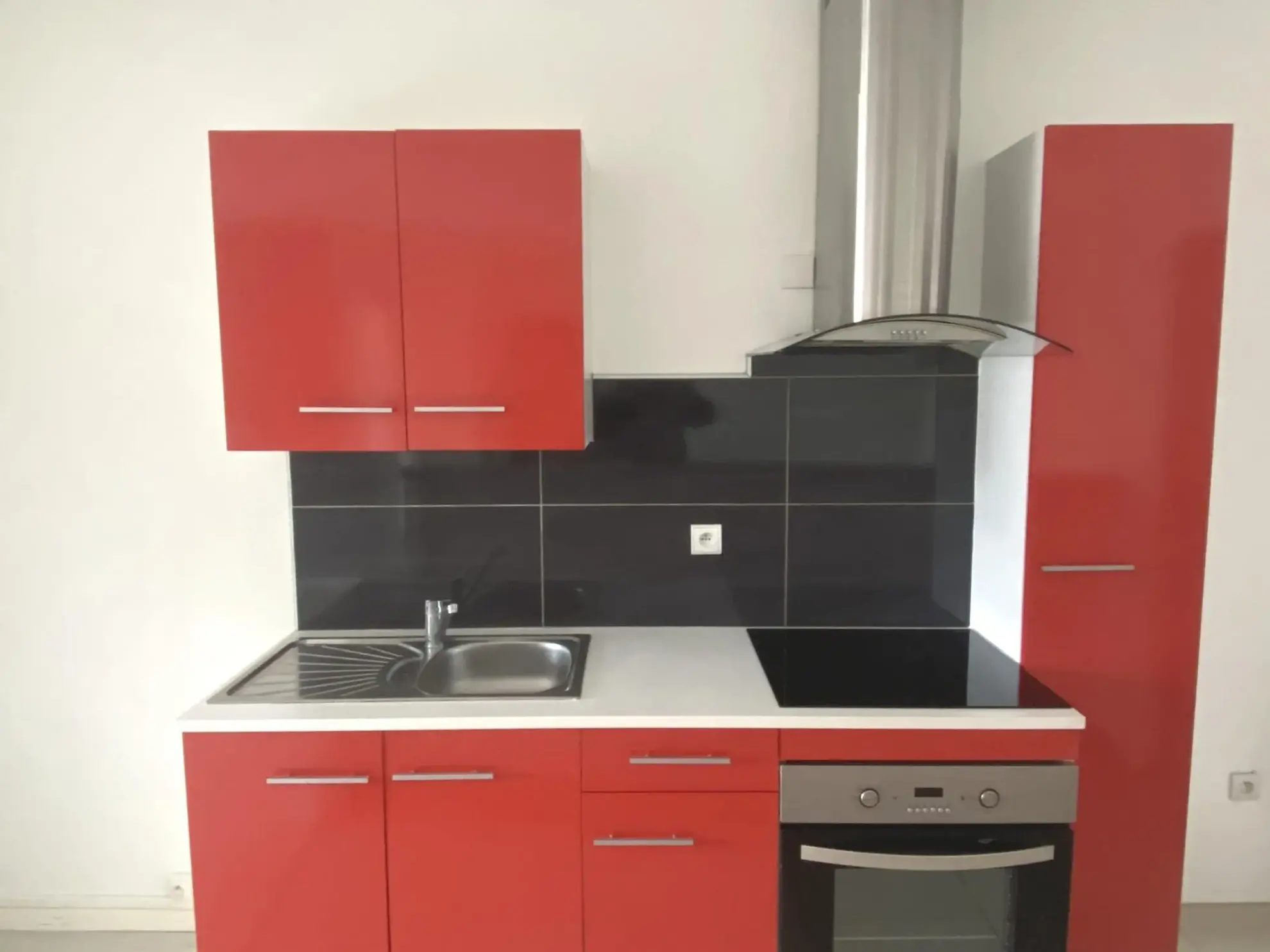 Appartement 3 pièces rénové à Bourges, proche centre-ville et commodités 