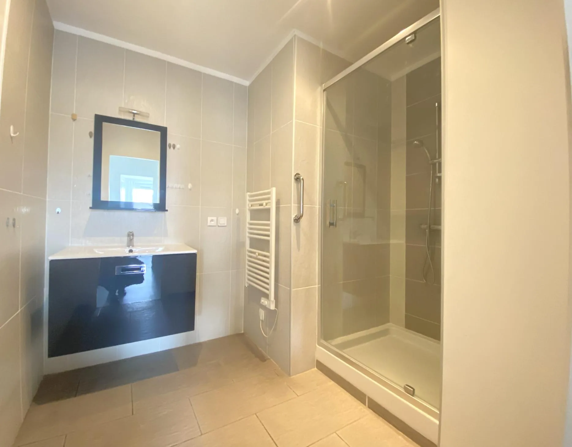 Appartement 3 pièces rénové à Bourges, proche centre-ville et commodités 