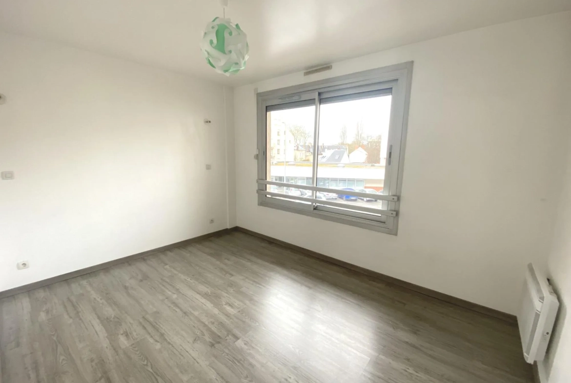 Appartement 3 pièces rénové à Bourges, proche centre-ville et commodités 