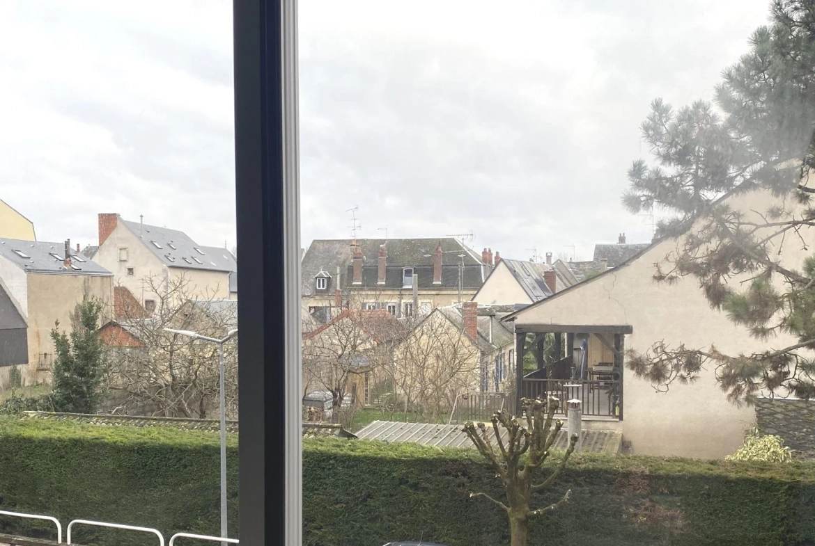 Appartement 3 pièces rénové à Bourges, proche centre-ville et commodités 