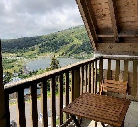 Appartement T2 meublé avec vue panoramique, balcon à Besse-et-Saint-Anastaise