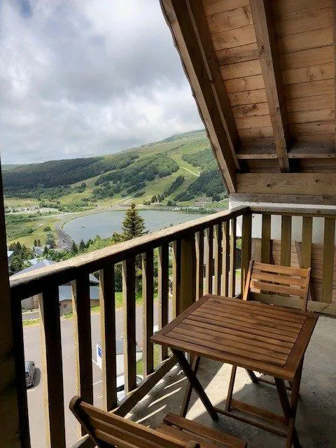 Appartement T2 meublé avec vue panoramique, balcon à Besse-et-Saint-Anastaise 