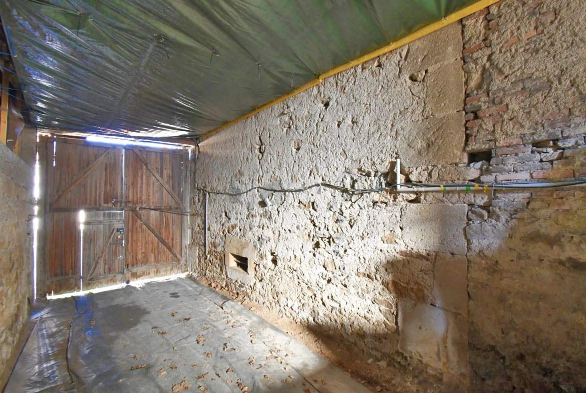 Maison de village lumineuse de 106 m² à Igornay avec studio indépendant et dépendances 