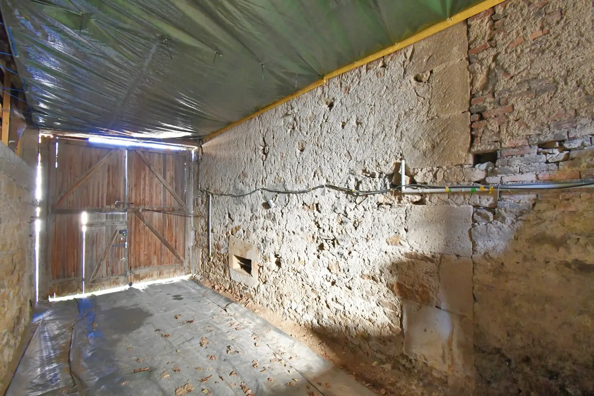 Maison de village lumineuse de 106 m² à Igornay avec studio indépendant et dépendances 