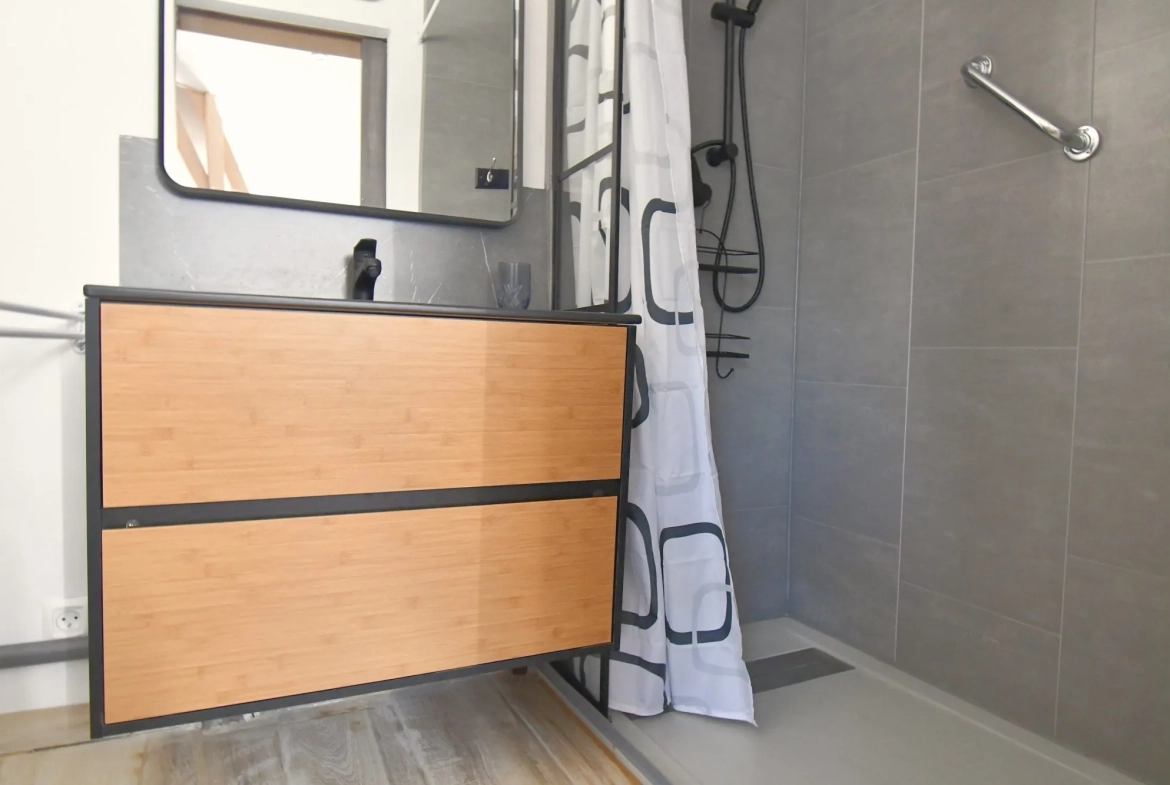 Maison de village lumineuse de 106 m² à Igornay avec studio indépendant et dépendances 