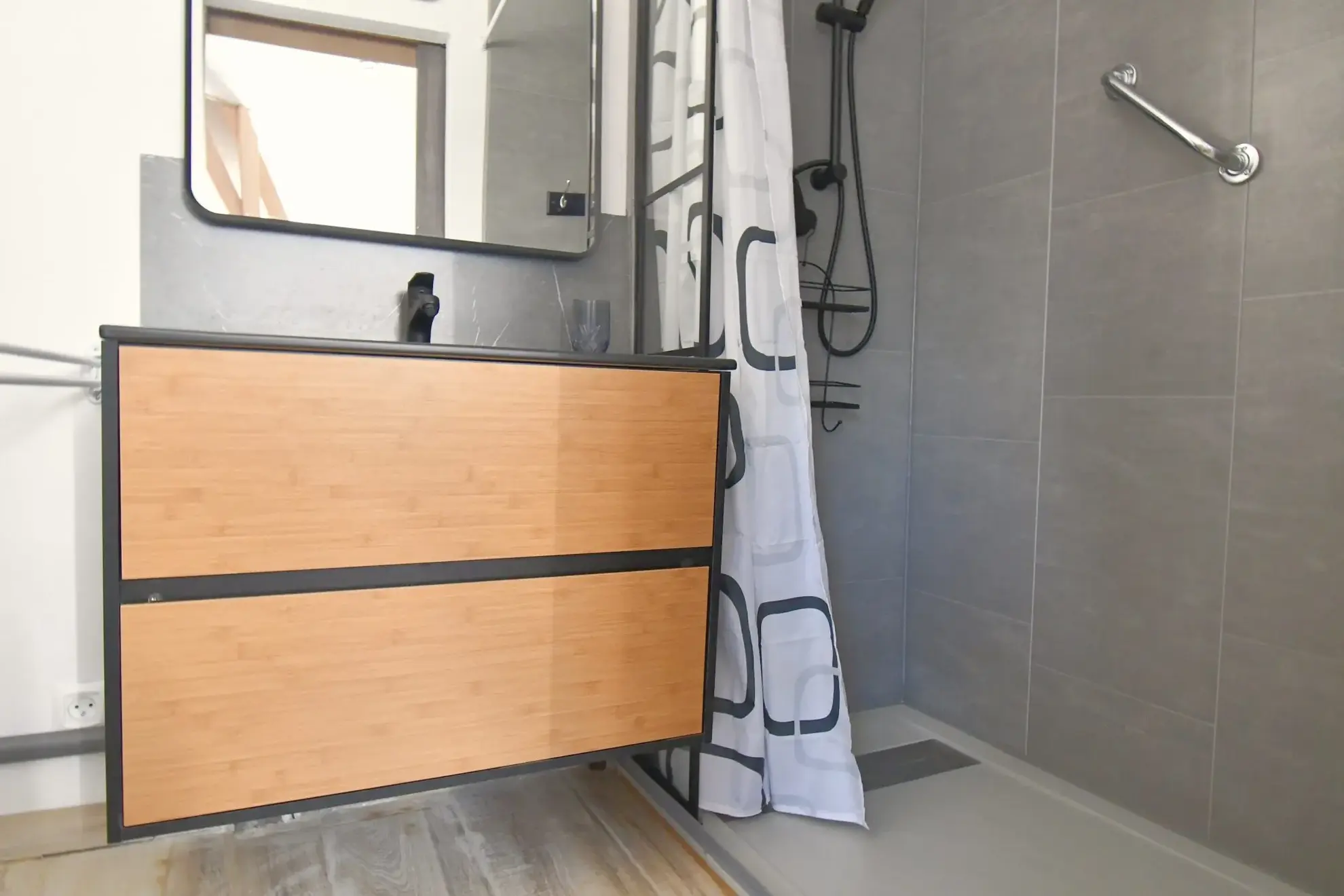 Maison de village lumineuse de 106 m² à Igornay avec studio indépendant et dépendances 
