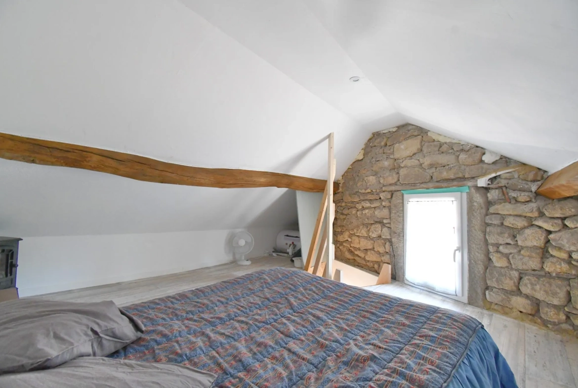 Maison de village lumineuse de 106 m² à Igornay avec studio indépendant et dépendances 
