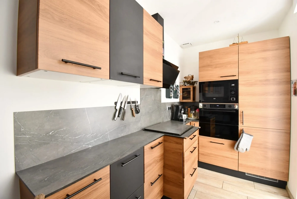 Maison de village lumineuse de 106 m² à Igornay avec studio indépendant et dépendances 