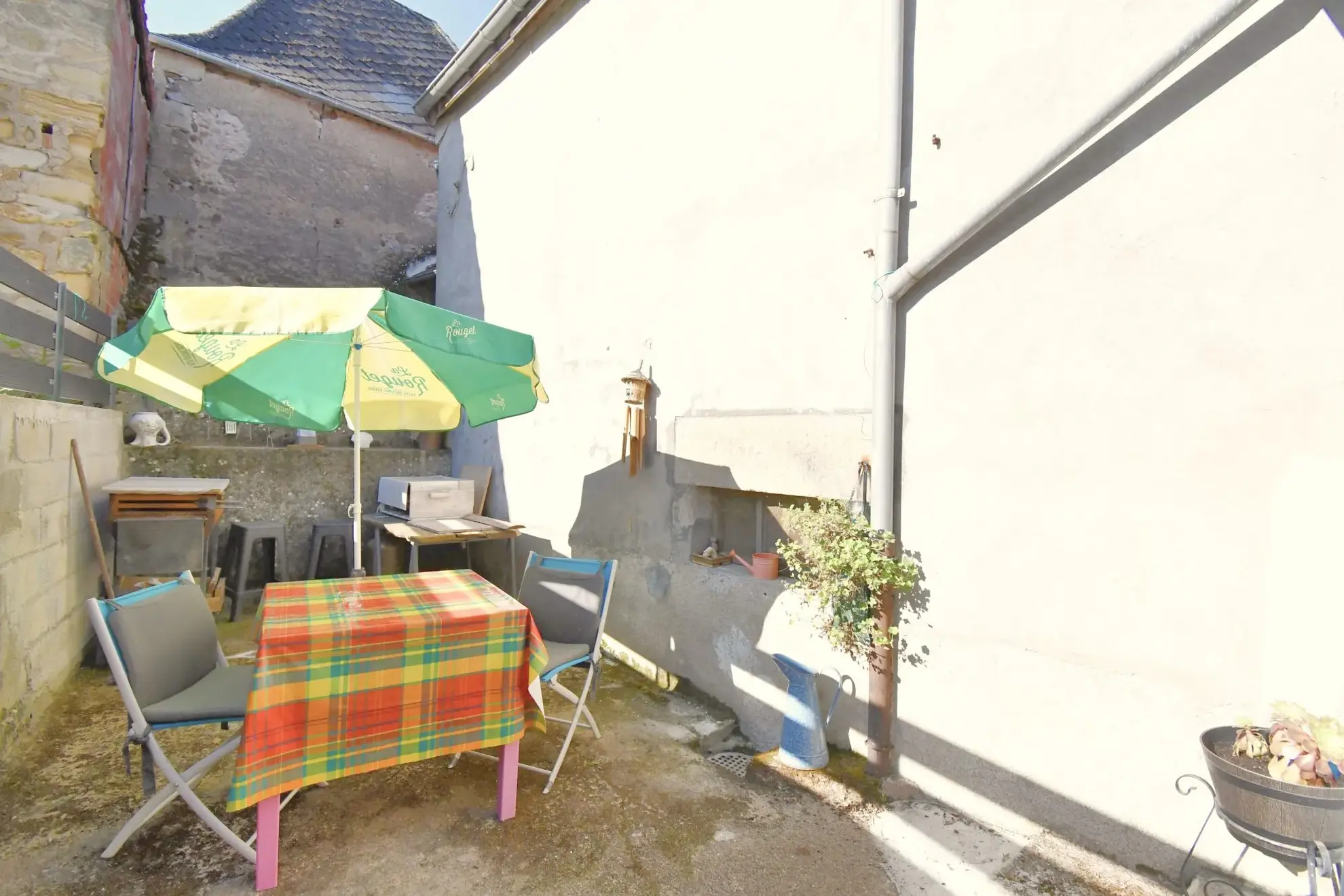 Maison de village lumineuse de 106 m² à Igornay avec studio indépendant et dépendances 