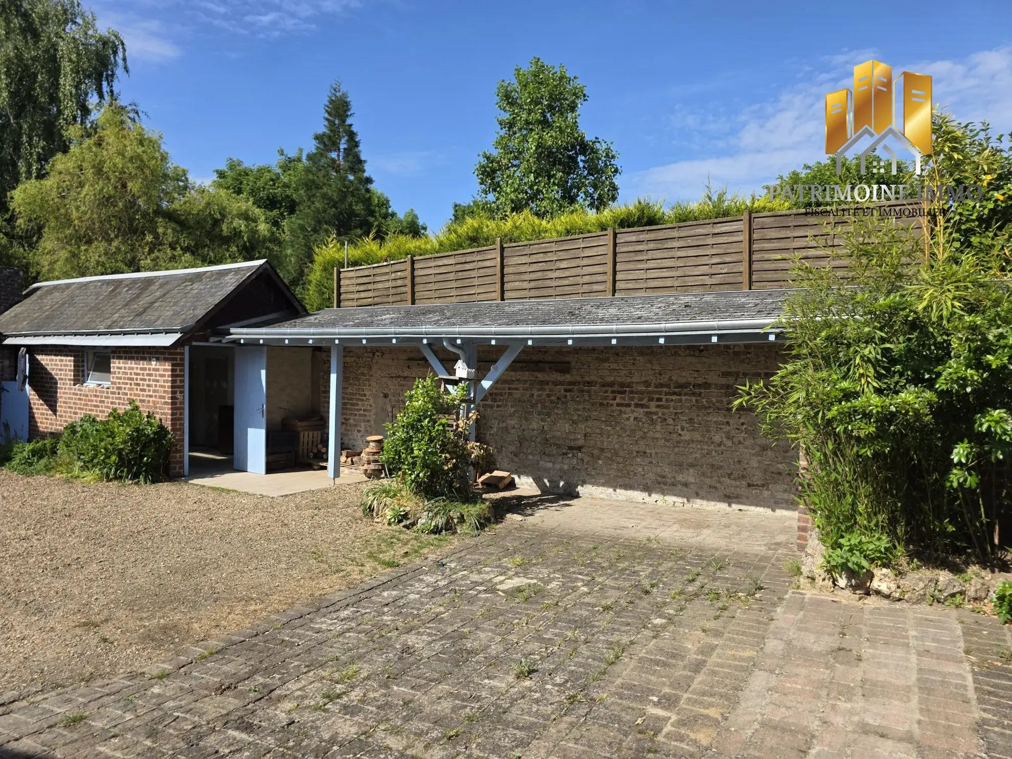 Longère à Flée (72500) avec dépendances, 4 chambres, proche forêt pour résidence ou investissement 
