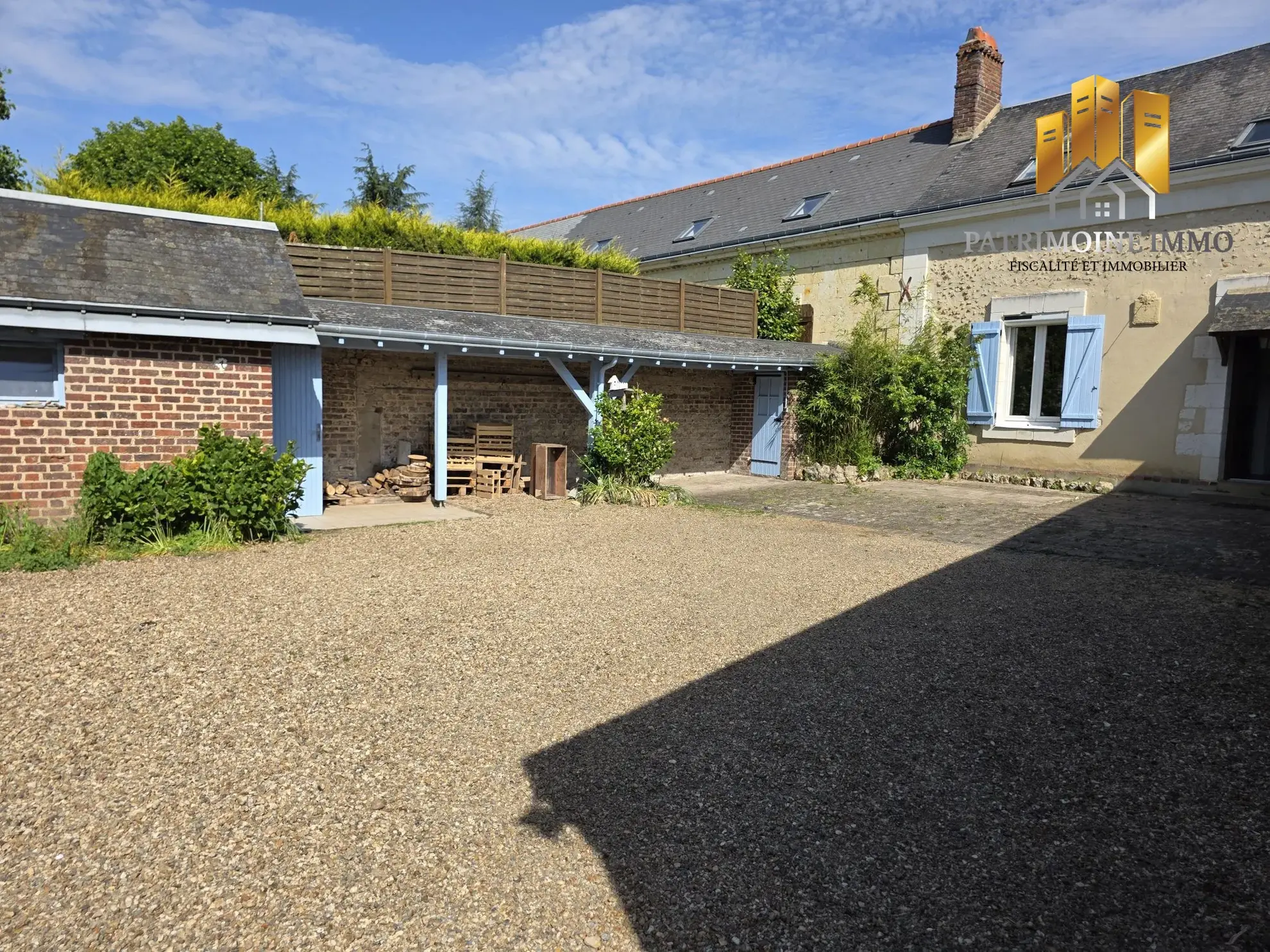 Longère à Flée (72500) avec dépendances, 4 chambres, proche forêt pour résidence ou investissement 
