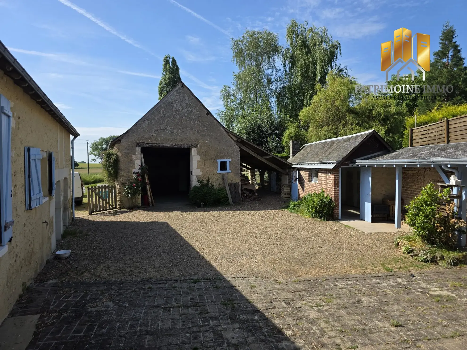 Longère à Flée (72500) avec dépendances, 4 chambres, proche forêt pour résidence ou investissement 