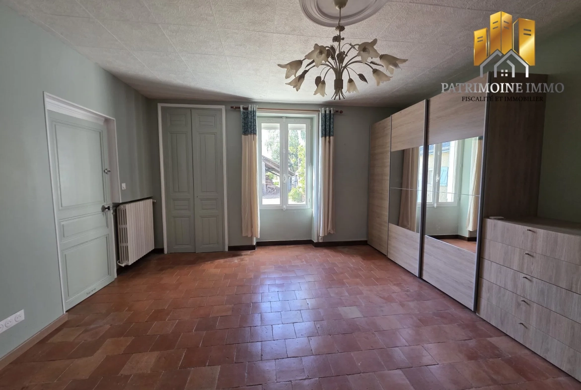 Longère à Flée (72500) avec dépendances, 4 chambres, proche forêt pour résidence ou investissement 