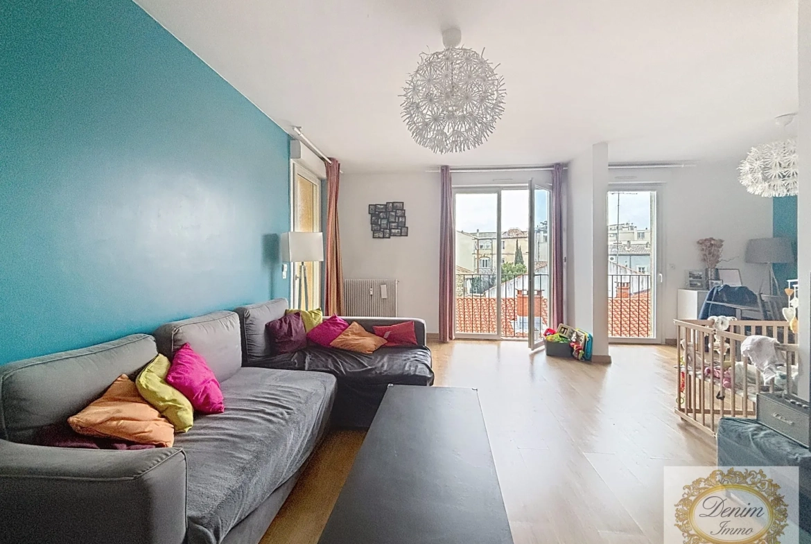 Appartement T3 lumineux de 85 m² avec terrasse et parking à Nîmes 