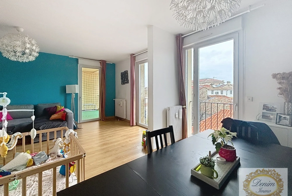 Appartement T3 lumineux de 85 m² avec terrasse et parking à Nîmes 