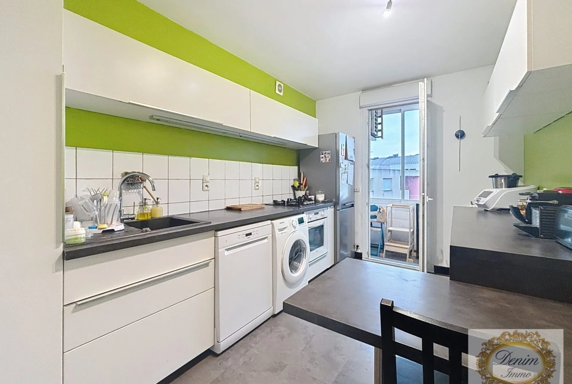 Appartement T3 lumineux de 85 m² avec terrasse et parking à Nîmes 