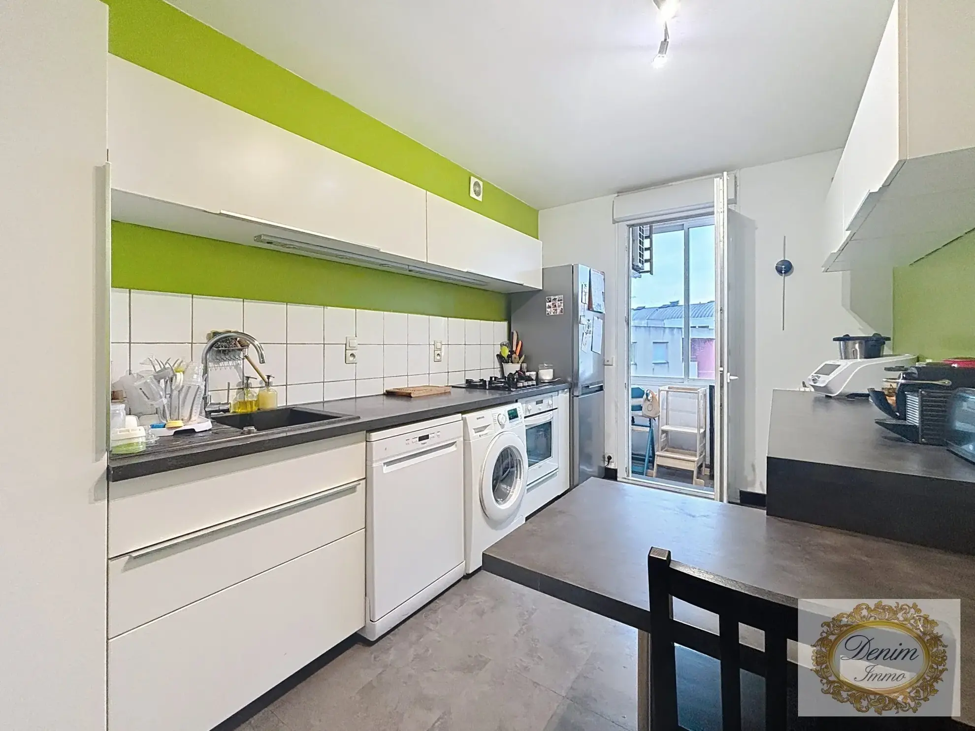 Appartement T3 lumineux de 85 m² avec terrasse et parking à Nîmes 
