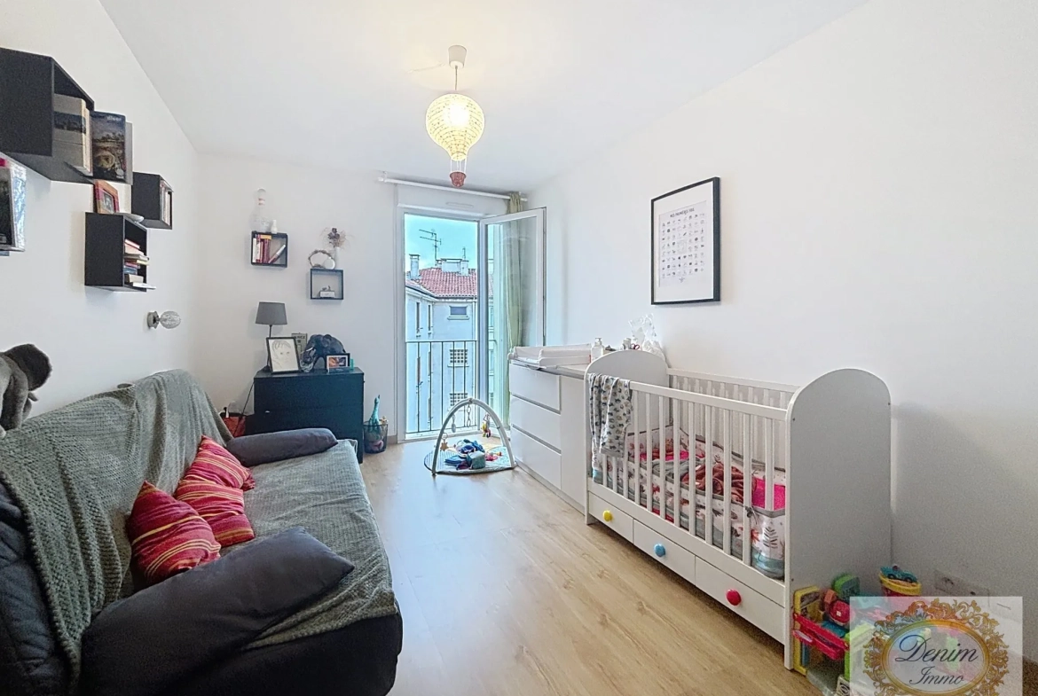 Appartement T3 lumineux de 85 m² avec terrasse et parking à Nîmes 