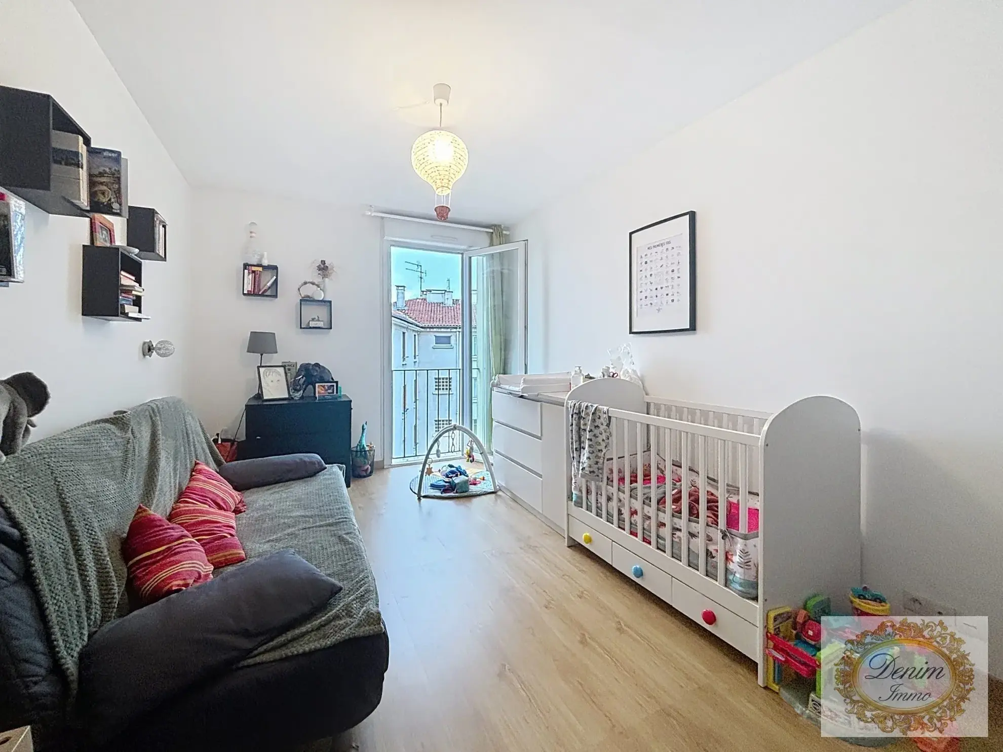 Appartement T3 lumineux de 85 m² avec terrasse et parking à Nîmes 