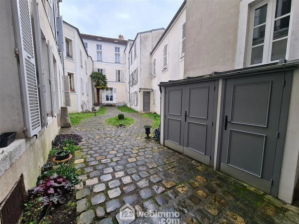 Appartement rénové de 22,9 m² à Fontainebleau proche du Château 