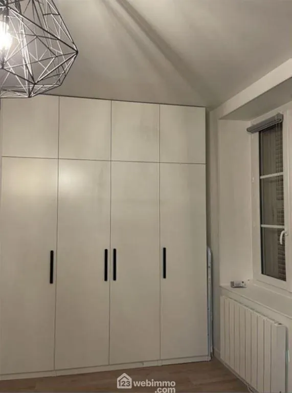 Appartement rénové de 22,9 m² à Fontainebleau proche du Château 