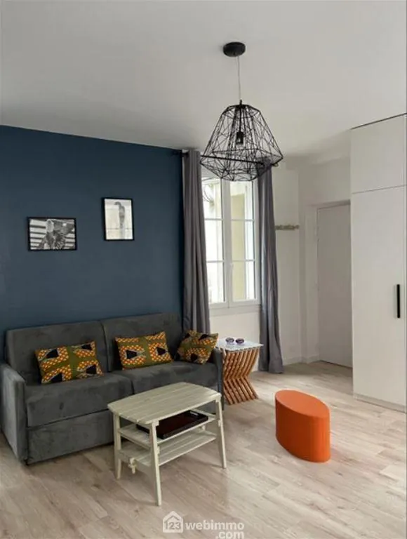 Appartement rénové de 22,9 m² à Fontainebleau proche du Château 