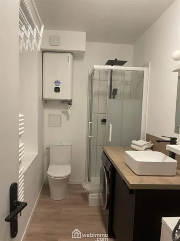 Appartement rénové de 22,9 m² à Fontainebleau proche du Château 