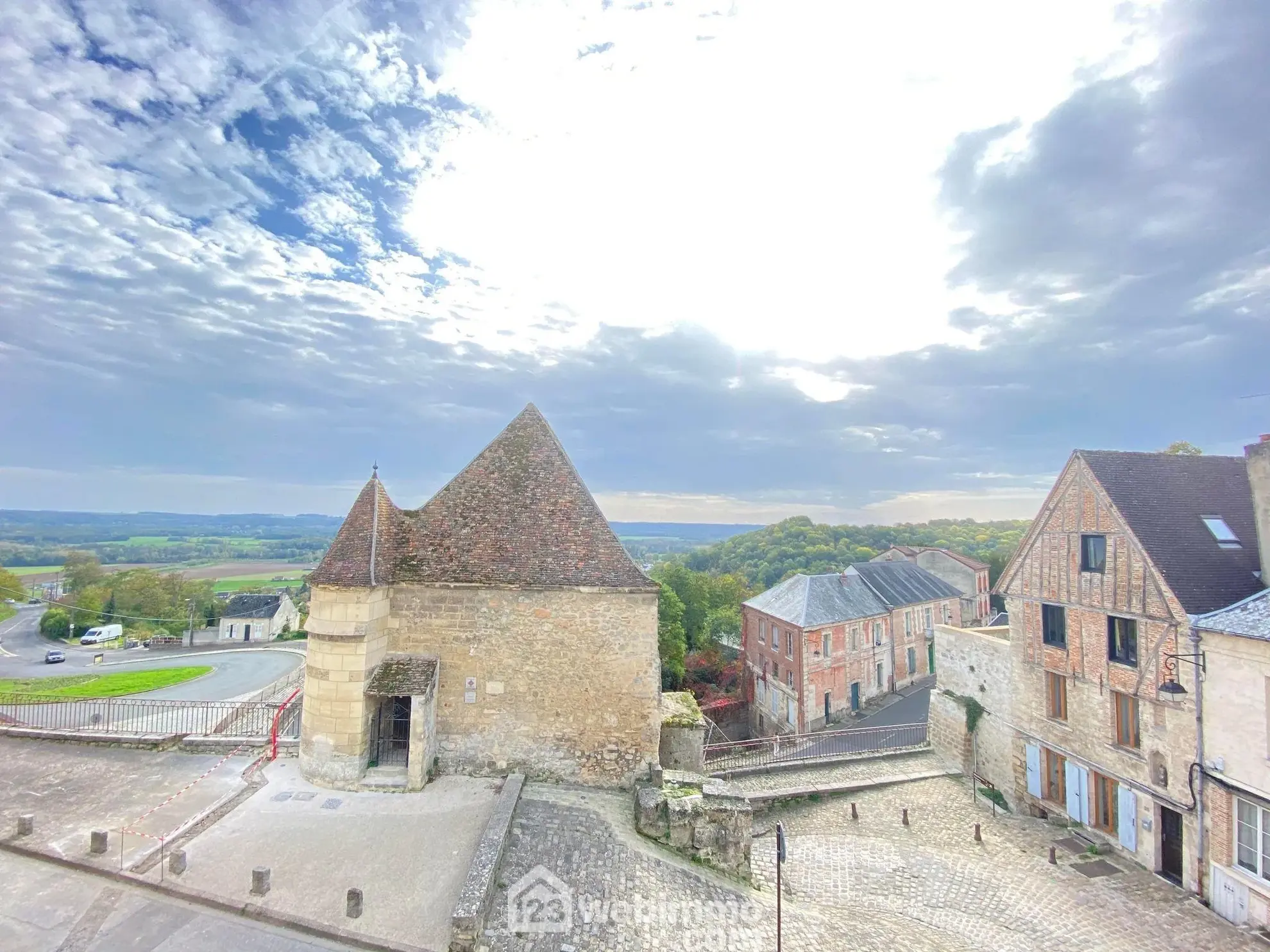 Ensemble immobilier de 273 m² à Laon avec Vue Imprenable 