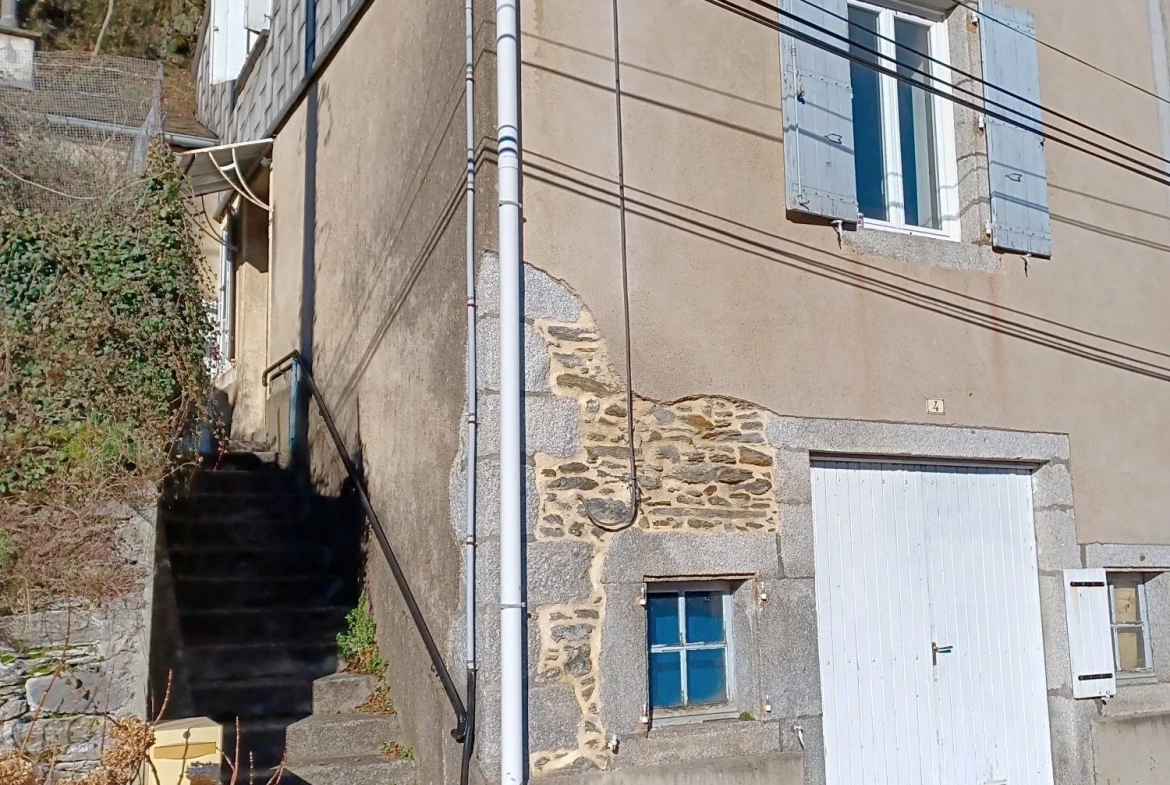 Charmante maison de 78 m² à Vabre avec garage et terrain, à rénover dans un cadre naturel 