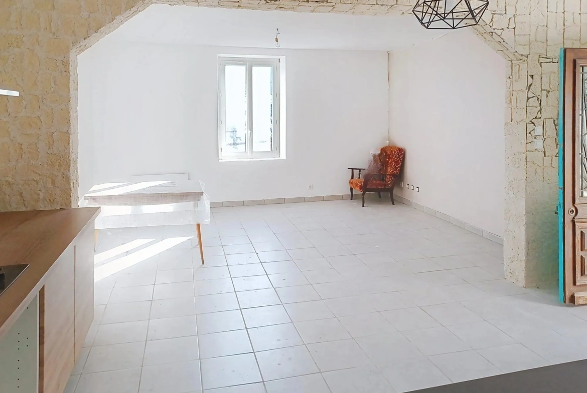 Charmante maison de 78 m² à Vabre avec garage et terrain, à rénover dans un cadre naturel 
