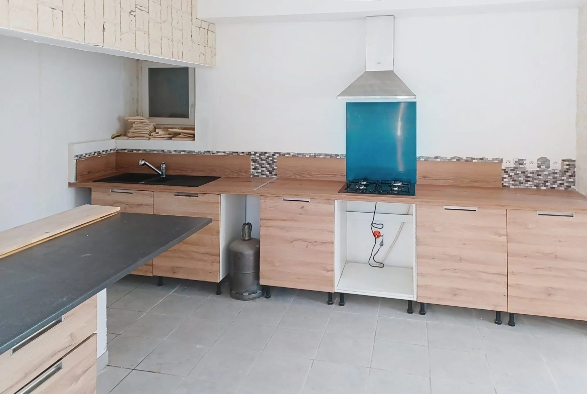 Charmante maison de 78 m² à Vabre avec garage et terrain, à rénover dans un cadre naturel 