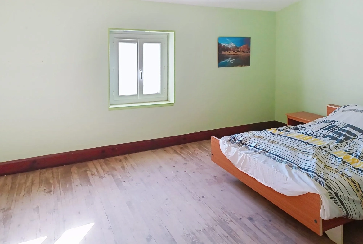 Charmante maison de 78 m² à Vabre avec garage et terrain, à rénover dans un cadre naturel 