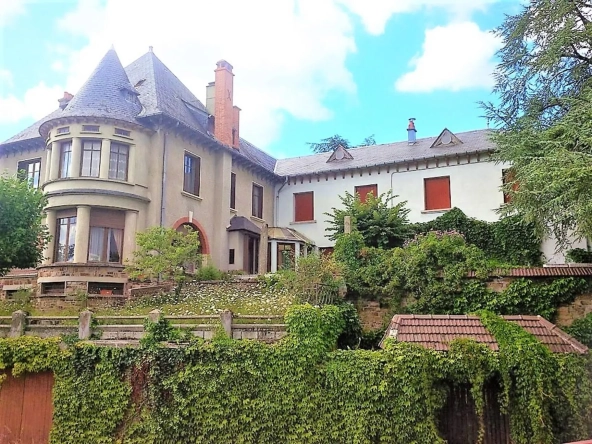 Maison bourgeoise avec dépendances à Naucelle près d'Albi, idéale pour projet touristique ou résidence