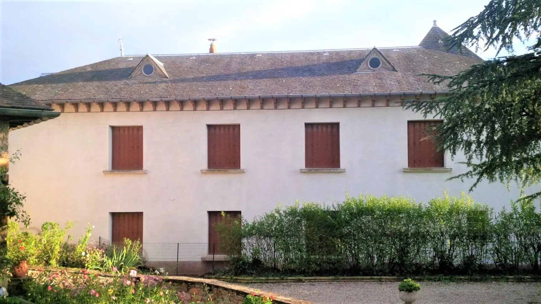 Maison bourgeoise avec dépendances à Naucelle près d'Albi, idéale pour projet touristique ou résidence 