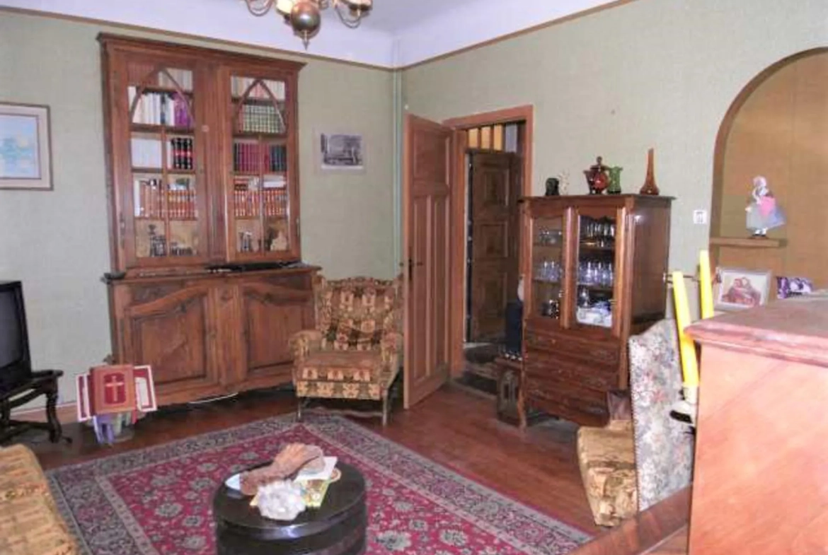 Maison bourgeoise avec dépendances à Naucelle près d'Albi, idéale pour projet touristique ou résidence 