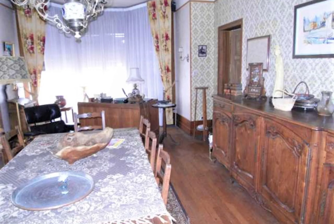 Maison bourgeoise avec dépendances à Naucelle près d'Albi, idéale pour projet touristique ou résidence 