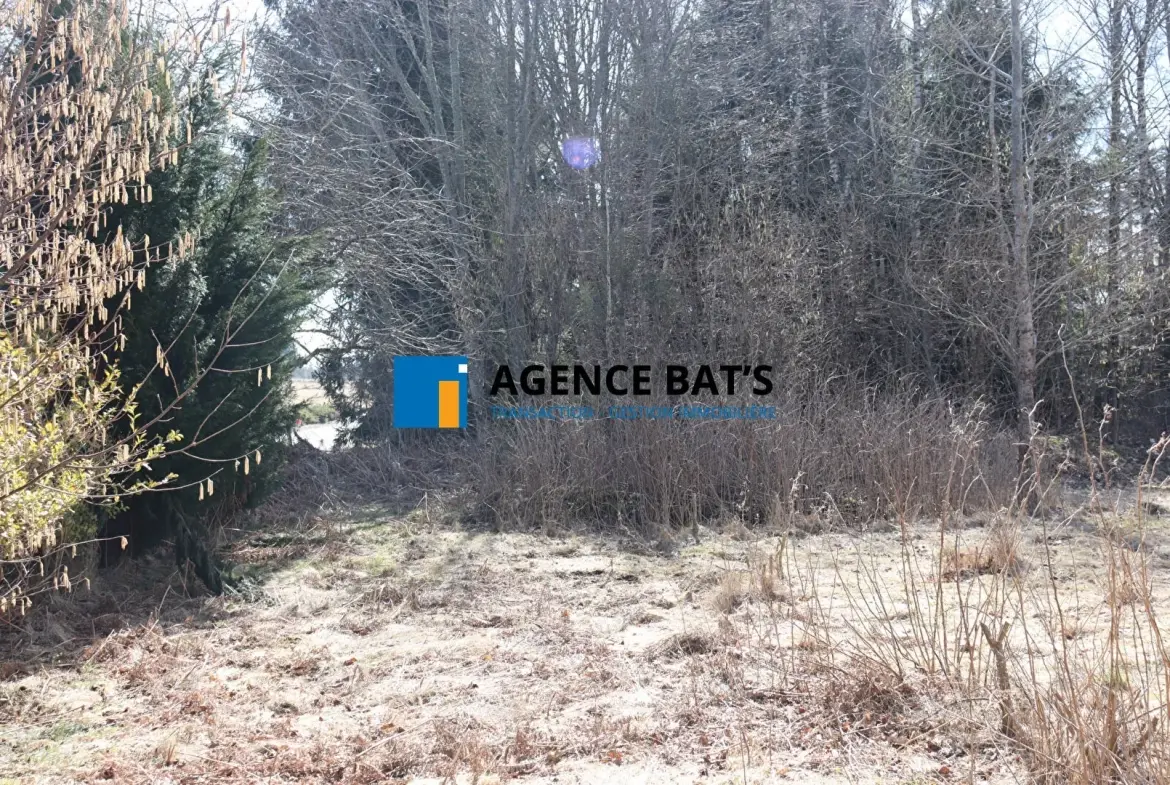 Terrain constructible de 775 m² à Saint Genest Champanelle 