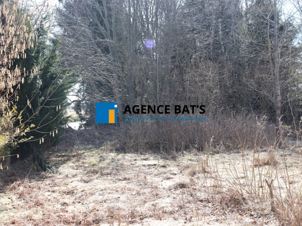 Terrain constructible de 775 m² à Saint Genest Champanelle