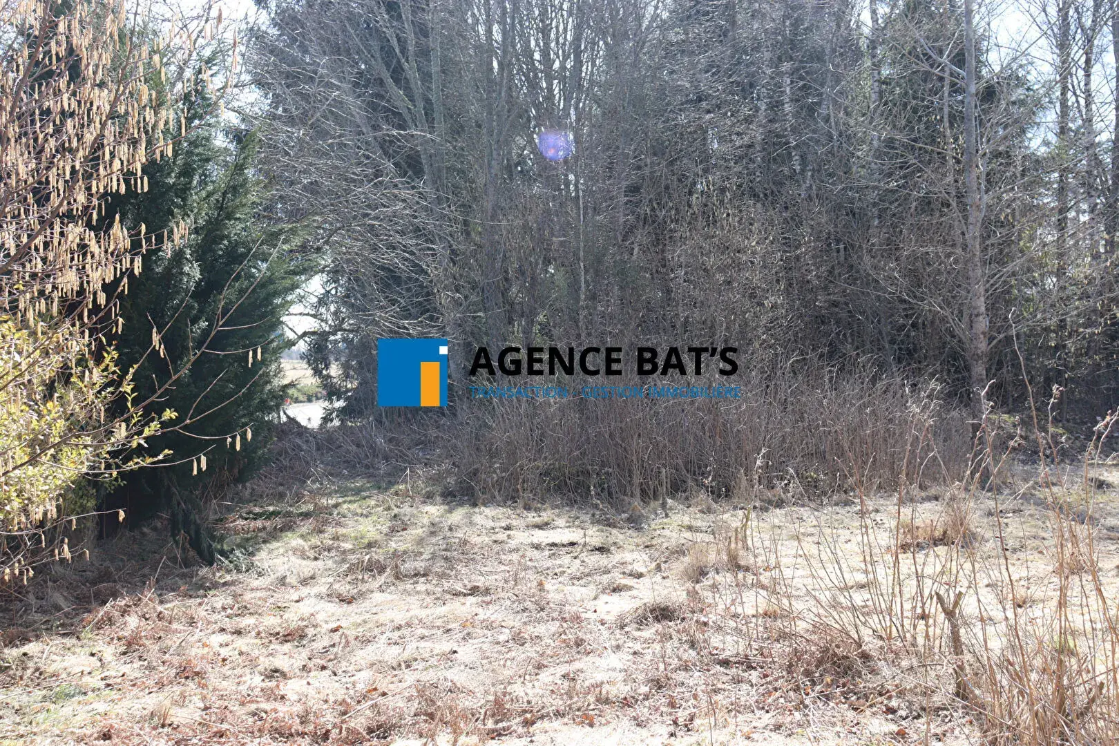 Terrain constructible de 775 m² à Saint Genest Champanelle 