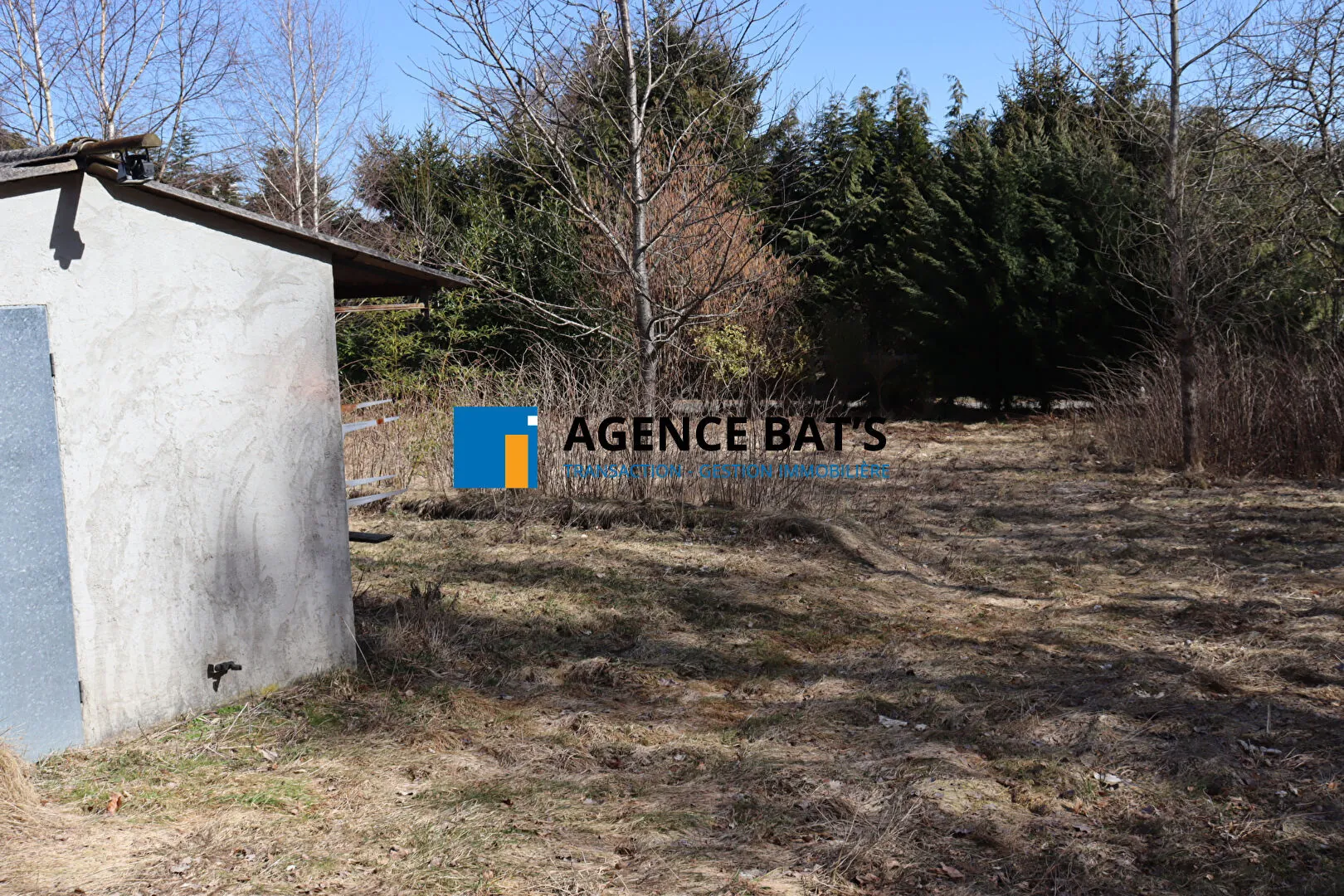 Terrain constructible de 775 m² à Saint Genest Champanelle 