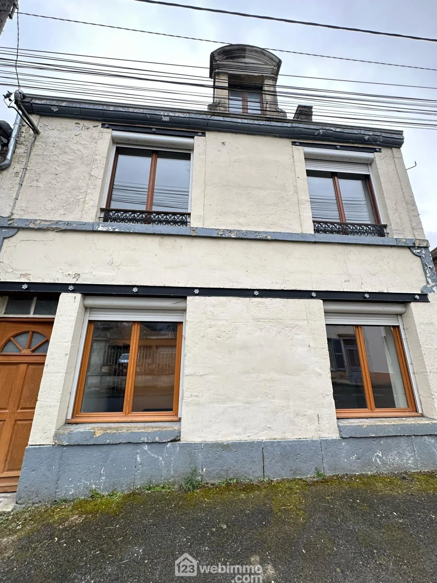 Maison de ville de 72 m² à Festieux avec location locative investisseur potentiel 