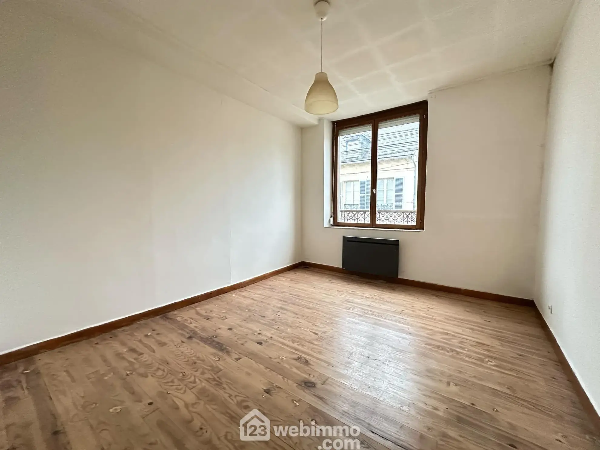 Maison de ville de 72 m² à Festieux avec location locative investisseur potentiel 